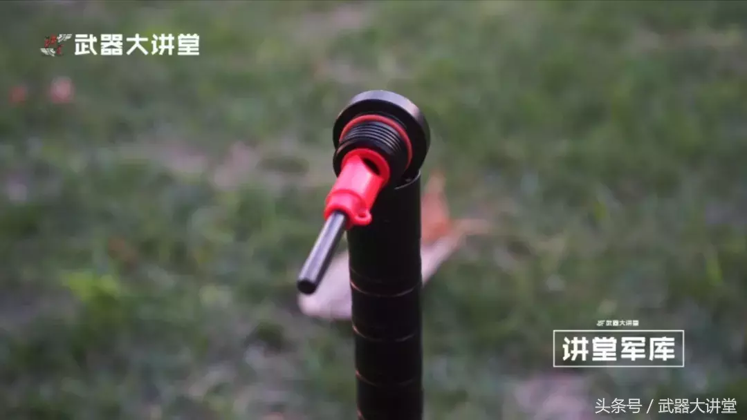 德国冷兵器的典型代表,多功能月牙2代工兵铲