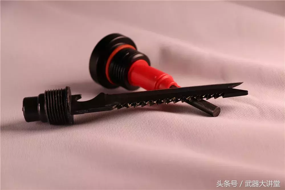 德国冷兵器的典型代表,多功能月牙2代工兵铲