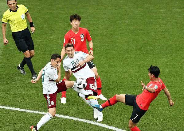 2018世界杯韩国几张黄牌（韩国队将功夫足球演绎到极致！47次犯规笑傲群雄 6张黄牌舍我其谁）-趣拿体育