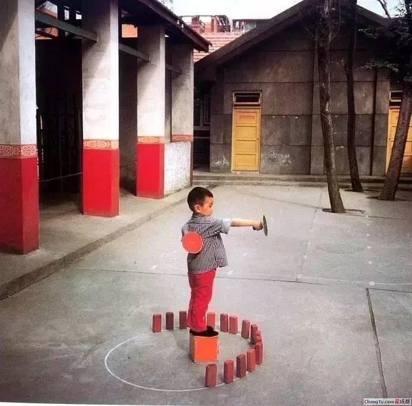 一位日本摄影师36年前偷拍中国孩子，却给我们留下纯真年代