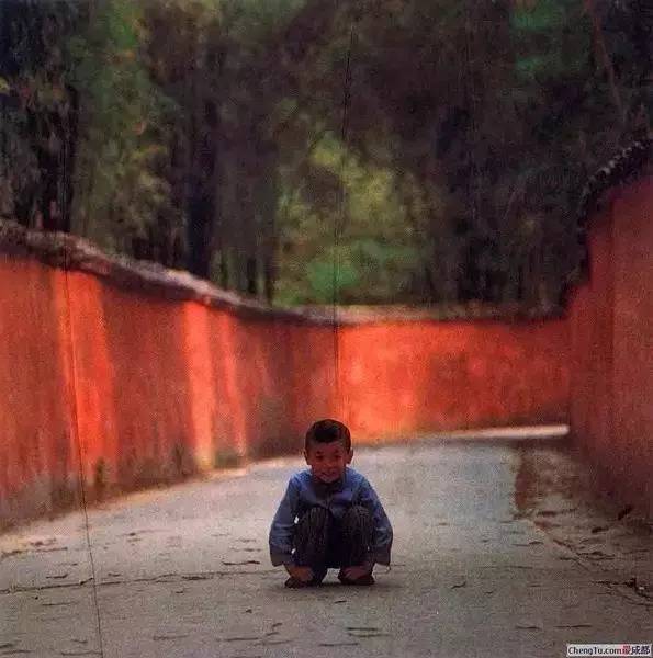 一位日本摄影师36年前偷拍中国孩子，却给我们留下纯真年代