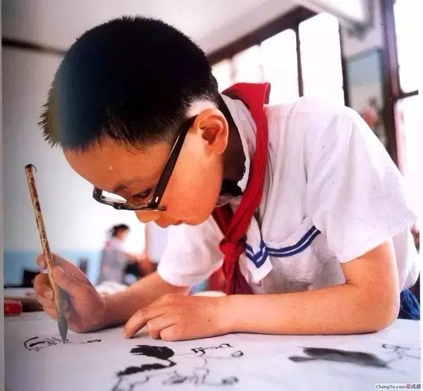 一位日本摄影师36年前偷拍中国孩子，却给我们留下纯真年代