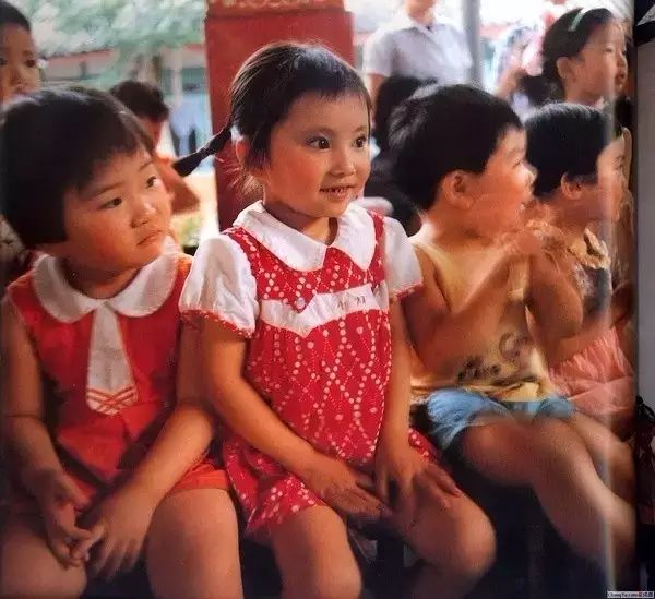 一位日本摄影师36年前偷拍中国孩子，却给我们留下纯真年代