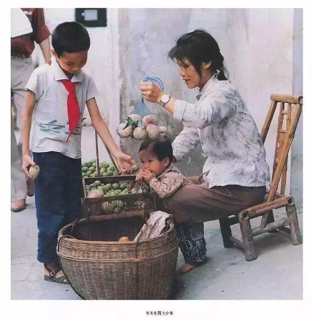 一位日本摄影师36年前偷拍中国孩子，却给我们留下纯真年代