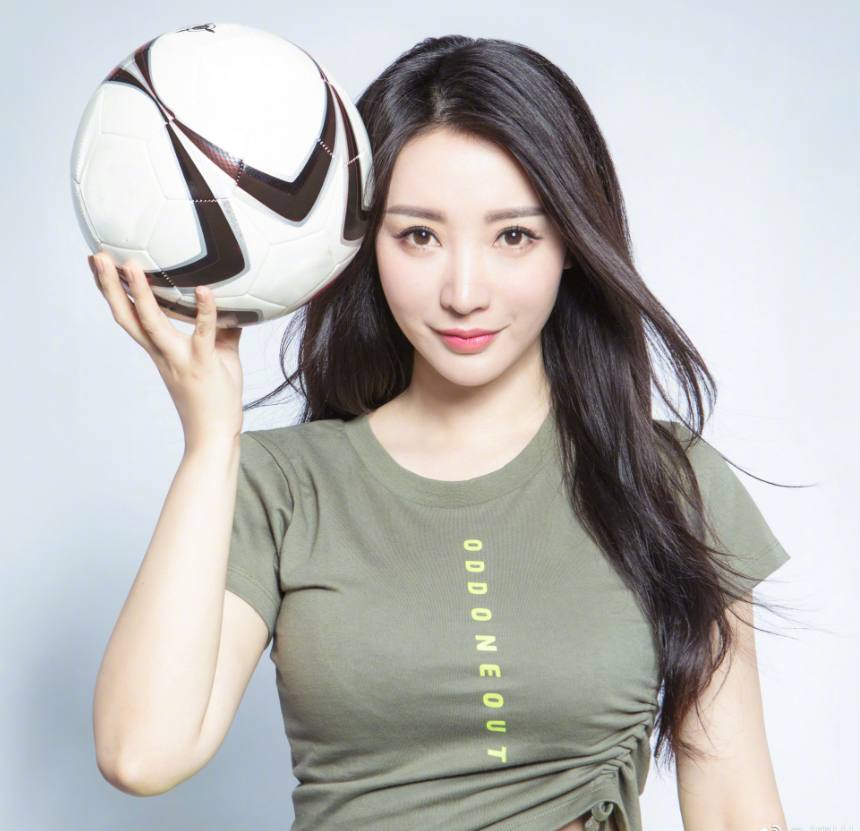 女的看世界杯不输柳岩(世界杯期间,一位中国女球迷