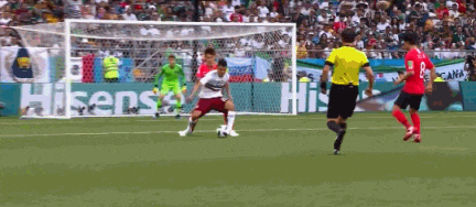 熊出没世界杯球赛（韩国队上演现实版“少林足球”，黑球+肮脏动作惹怒墨西哥主教练）