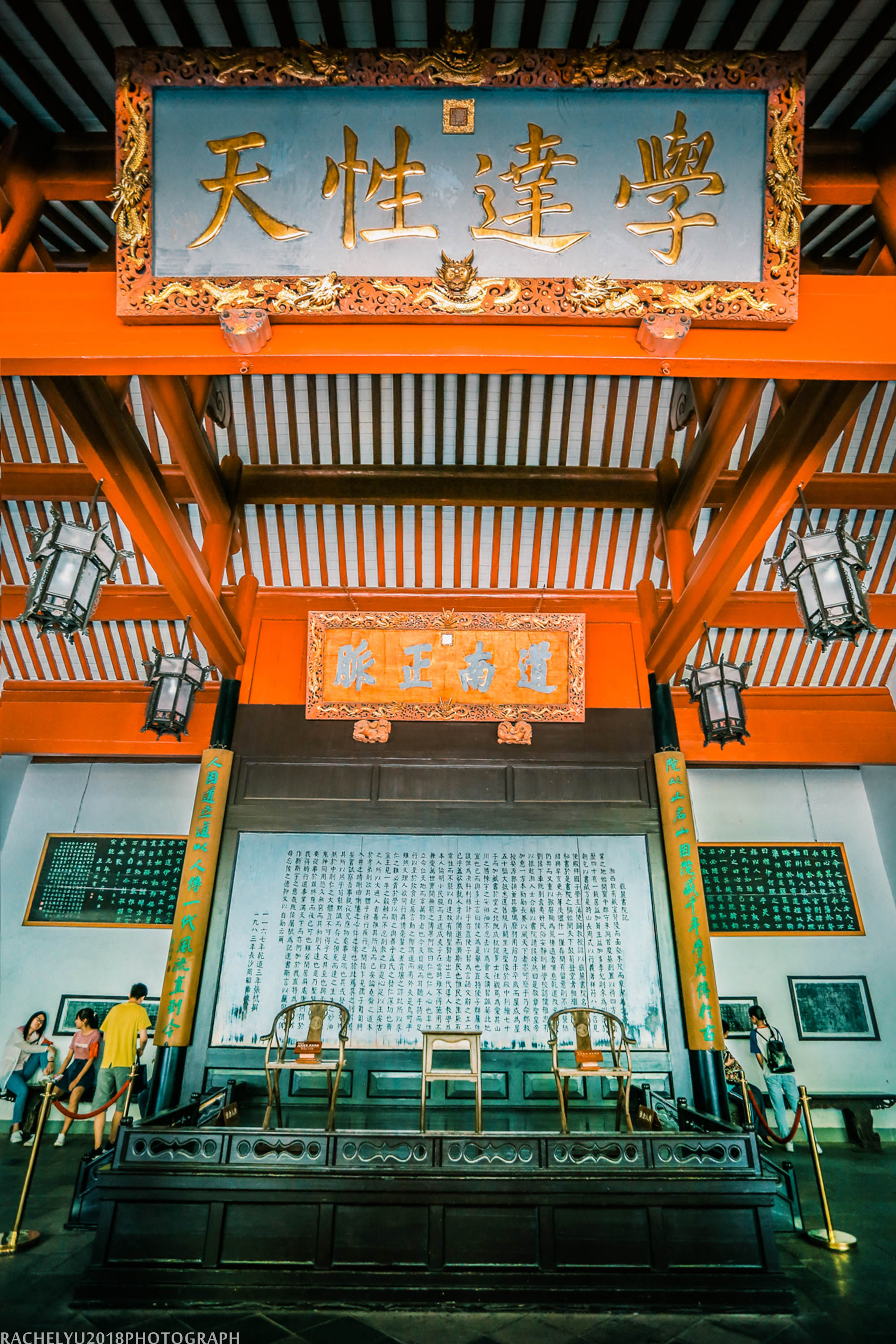 现存大门系清同治七年(1868年)重建,采用南方将军门式结构,建于十二级