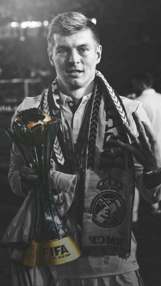 克罗斯换上西装完全就是霸道总裁啊～～～就像格雷一样又帅又性感 a