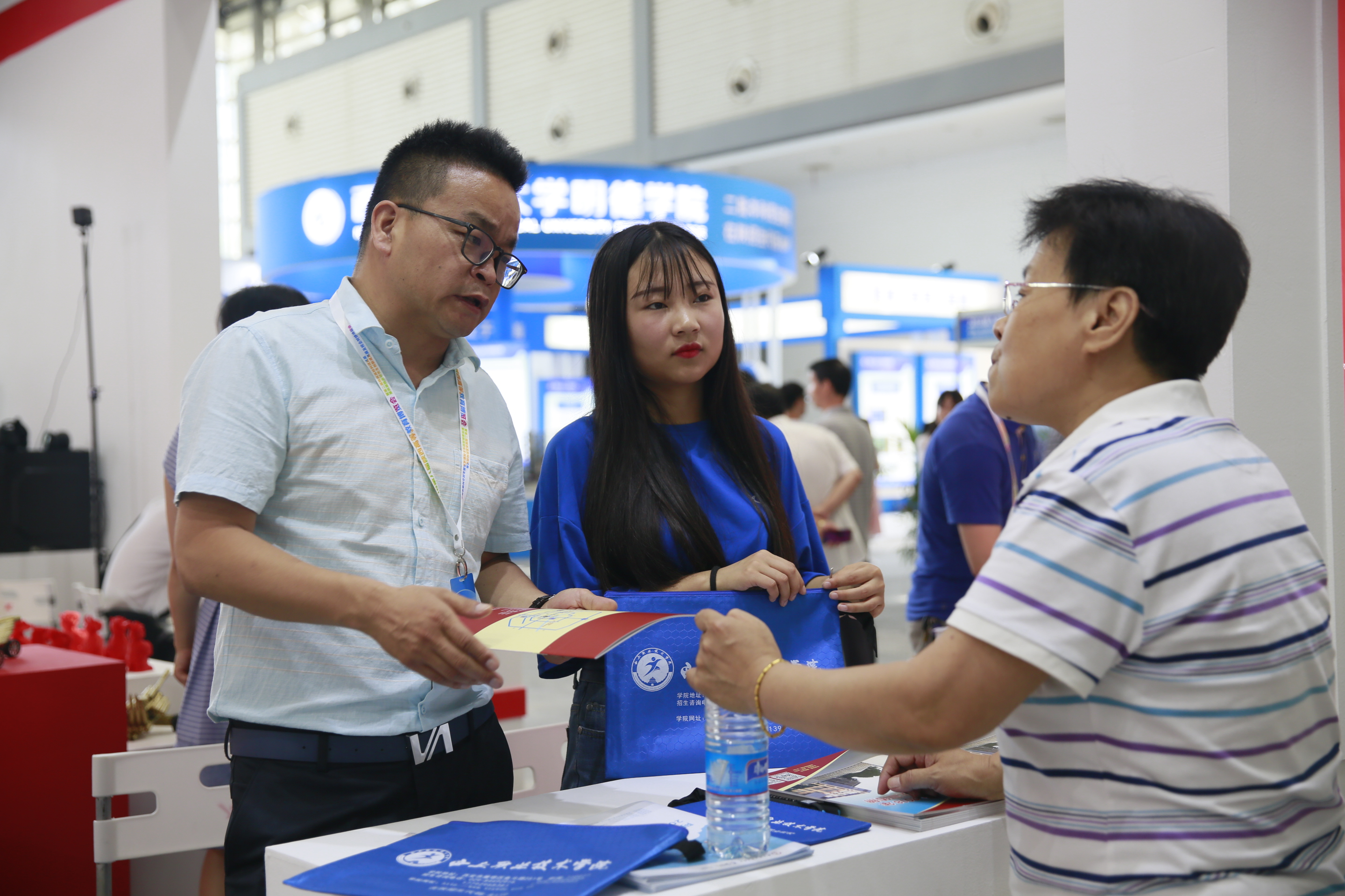 西安职业技术学院精彩亮相2018年第八届陕西高等教育博览会