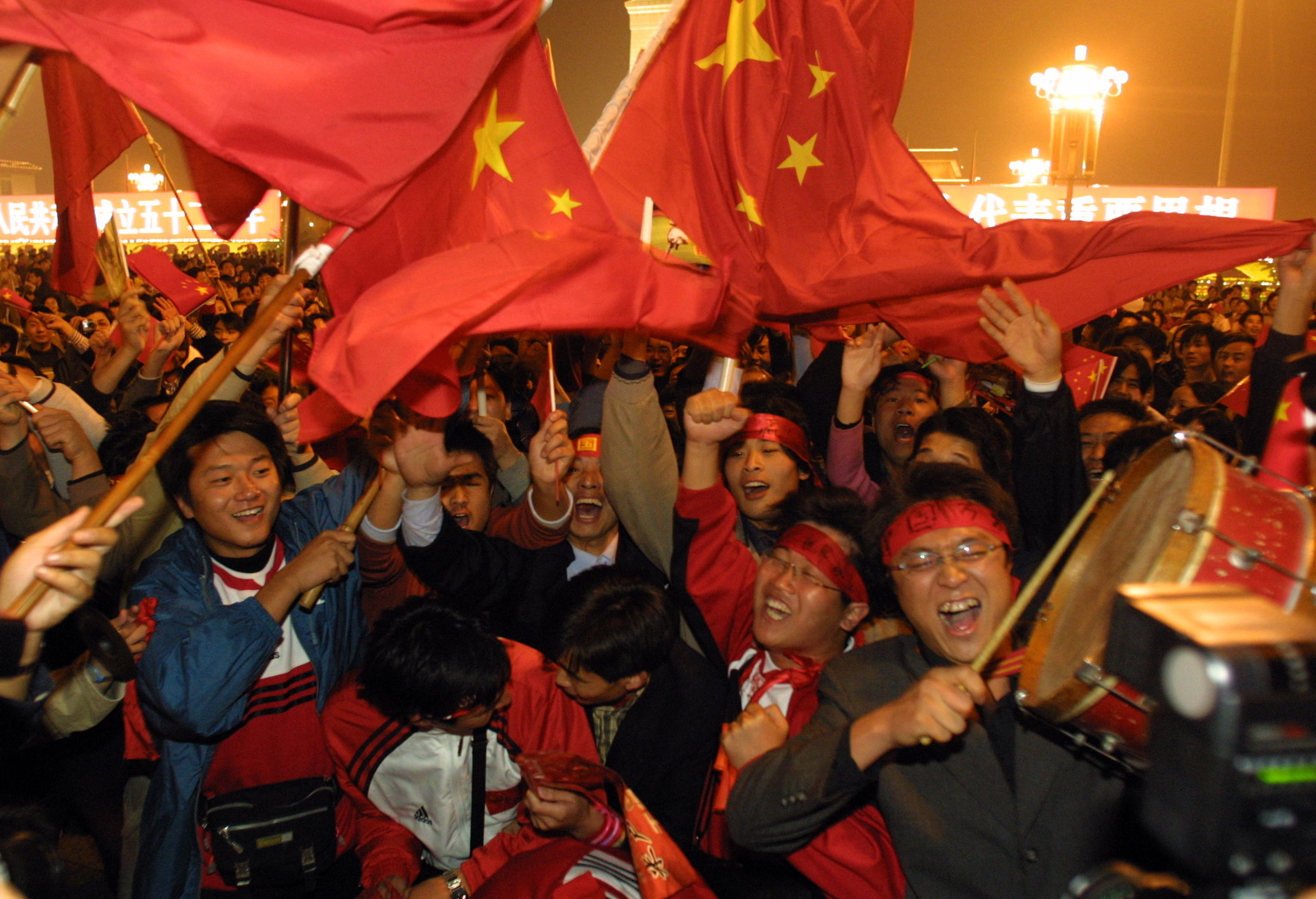 2001国足进世界杯足球号外(硬盘深处:2001中国队出线 我把消息带到