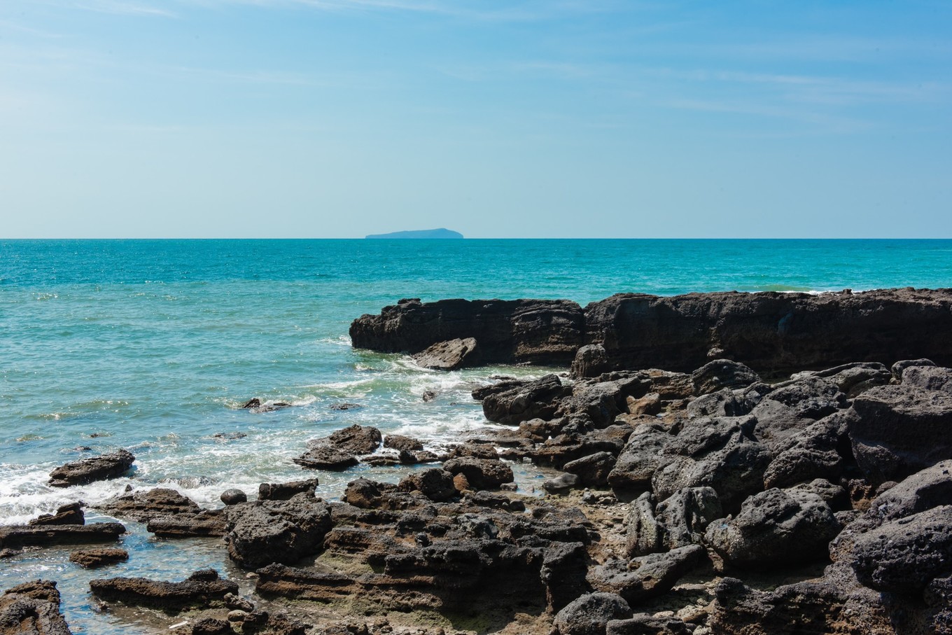 去中国十大最美海岛-涠洲岛看一场浪漫的日出日落，环岛很享受