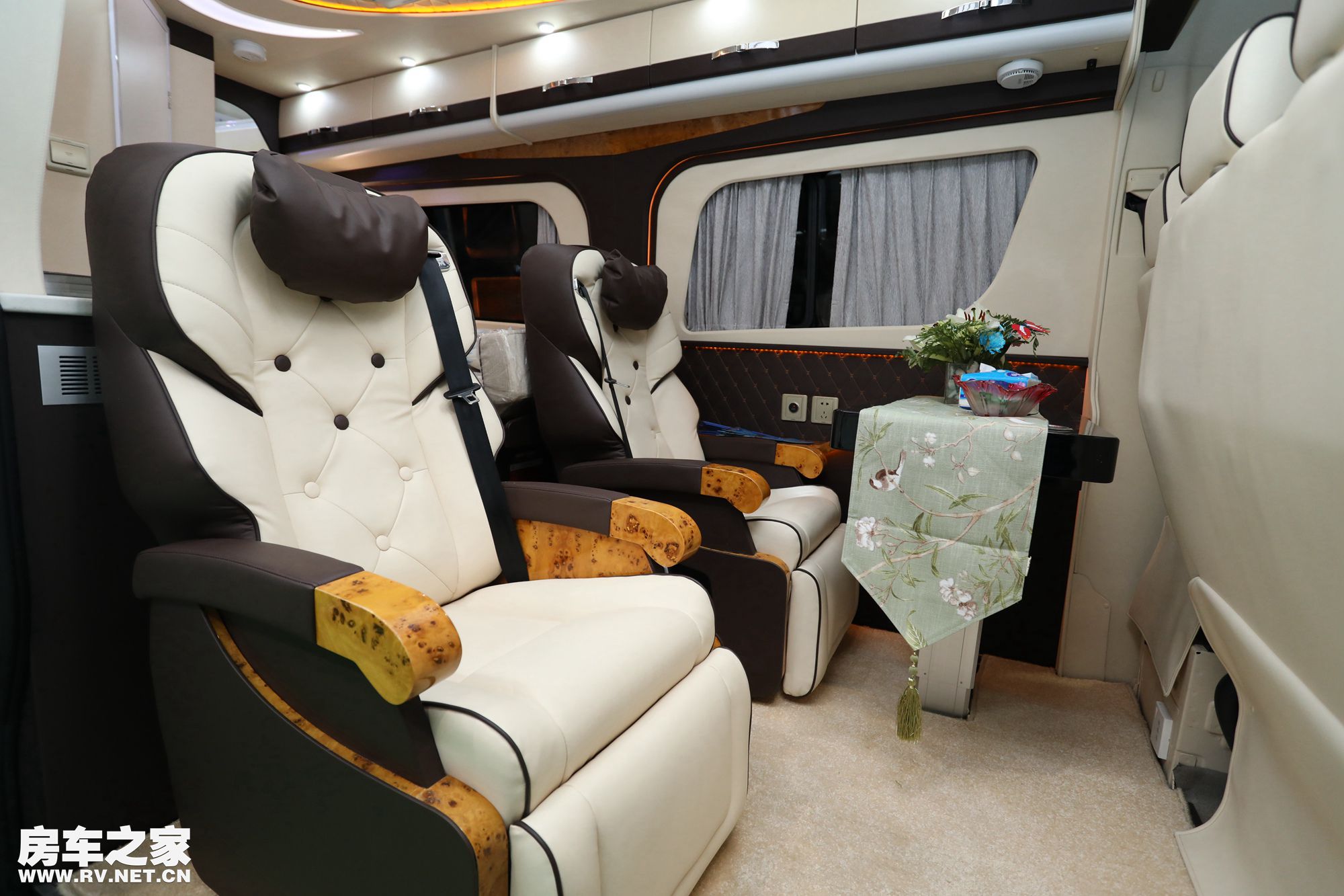 房车展实拍 凯伦宾威奔驰315 b型房车