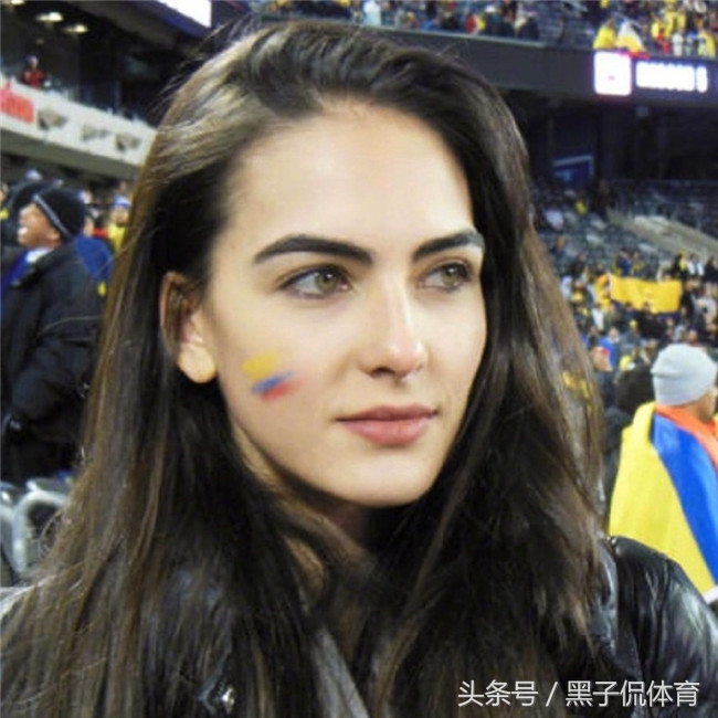 世界杯首发女模(她是哥伦比亚名模 没到俄罗斯看球 却意外成为本届世界杯第一美女)