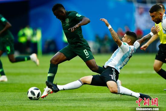 86年世界杯阿根廷庆祝（梅西罗霍建功！阿根廷2-1险胜尼日利亚出线）