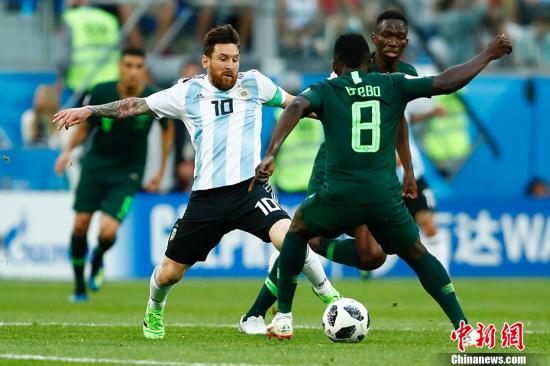 86年世界杯阿根廷庆祝（梅西罗霍建功！阿根廷2-1险胜尼日利亚出线）