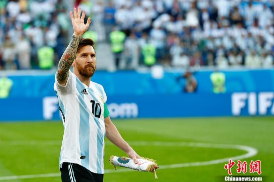 86年世界杯阿根廷庆祝（梅西罗霍建功！阿根廷2-1险胜尼日利亚出线）