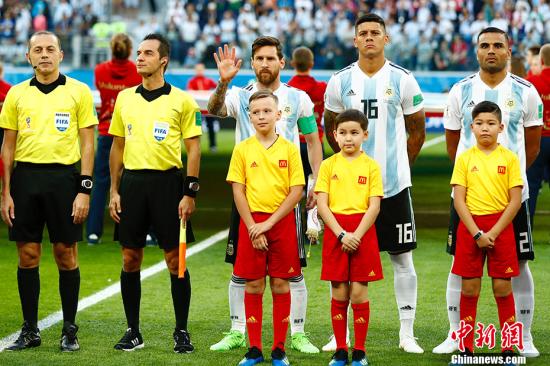 86年世界杯阿根廷庆祝（梅西罗霍建功！阿根廷2-1险胜尼日利亚出线）