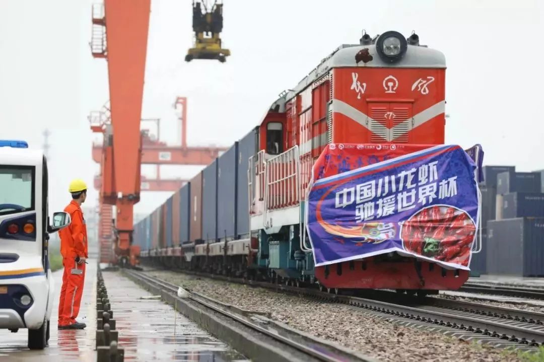 为什么世界杯晚上比赛（为什么要夜战世界杯？除了球技我们还要了解啥？）