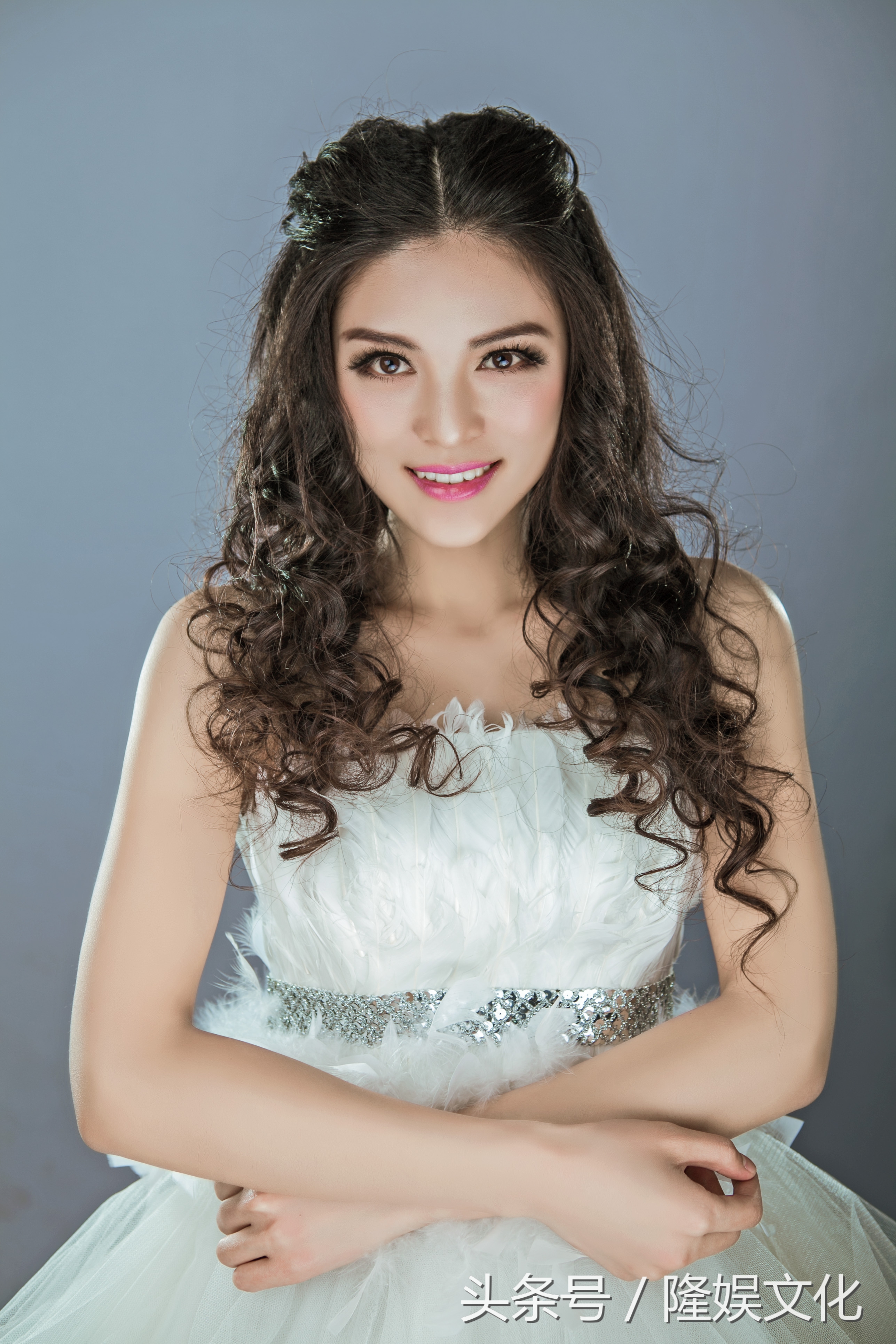 无论从哪种角度出发,每一位聆听者都能够在孟小笛的歌声中找到自己