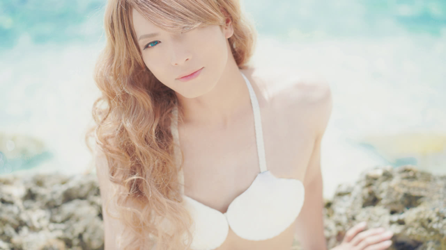 女子日历妇女日历！日本30岁的女演员，美人鱼连衣裙，这太漂亮了。