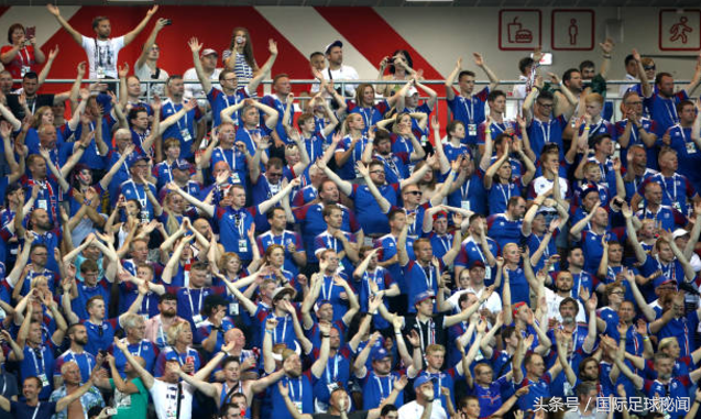 世界杯冰岛回家(掌声送别世界杯新军冰岛，一声“HU”吼响彻俄罗斯)