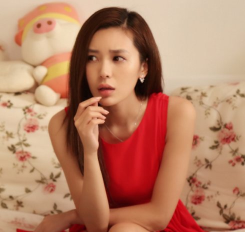 如贵妃扮演者 贾清茹曲嫔爱哭爱吃爱皇上,为了契合曲嫔的微胖身材