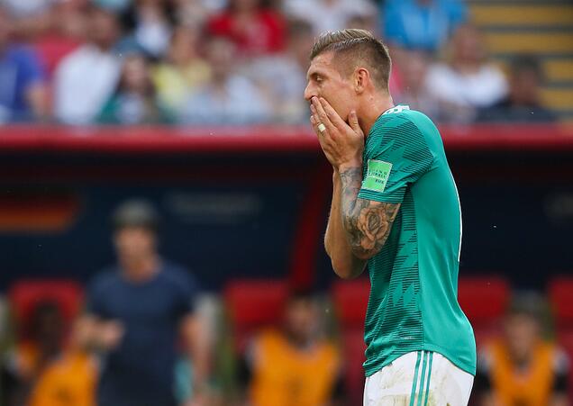 世界杯德国踢假球（世界杯踢不踢假球？德国门神离奇举动好像在说：我家大门常打开）