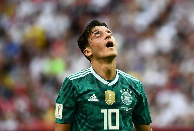 世界杯德国踢假球（世界杯踢不踢假球？德国门神离奇举动好像在说：我家大门常打开）