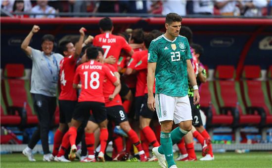真冷！世界冠军德国0-2小组垫底惨遭淘汰，桑巴军团小组头名晋级