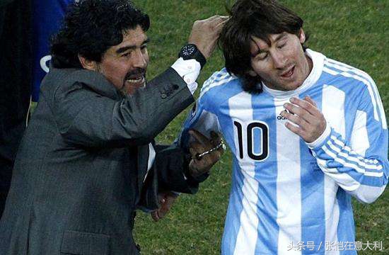 2018世界杯马拉多纳手表（马拉多纳手上为啥戴2块表？不是为了炫富，真实原因让球迷很感动）