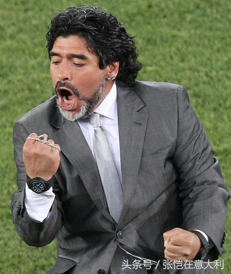 2018世界杯马拉多纳手表（马拉多纳手上为啥戴2块表？不是为了炫富，真实原因让球迷很感动）