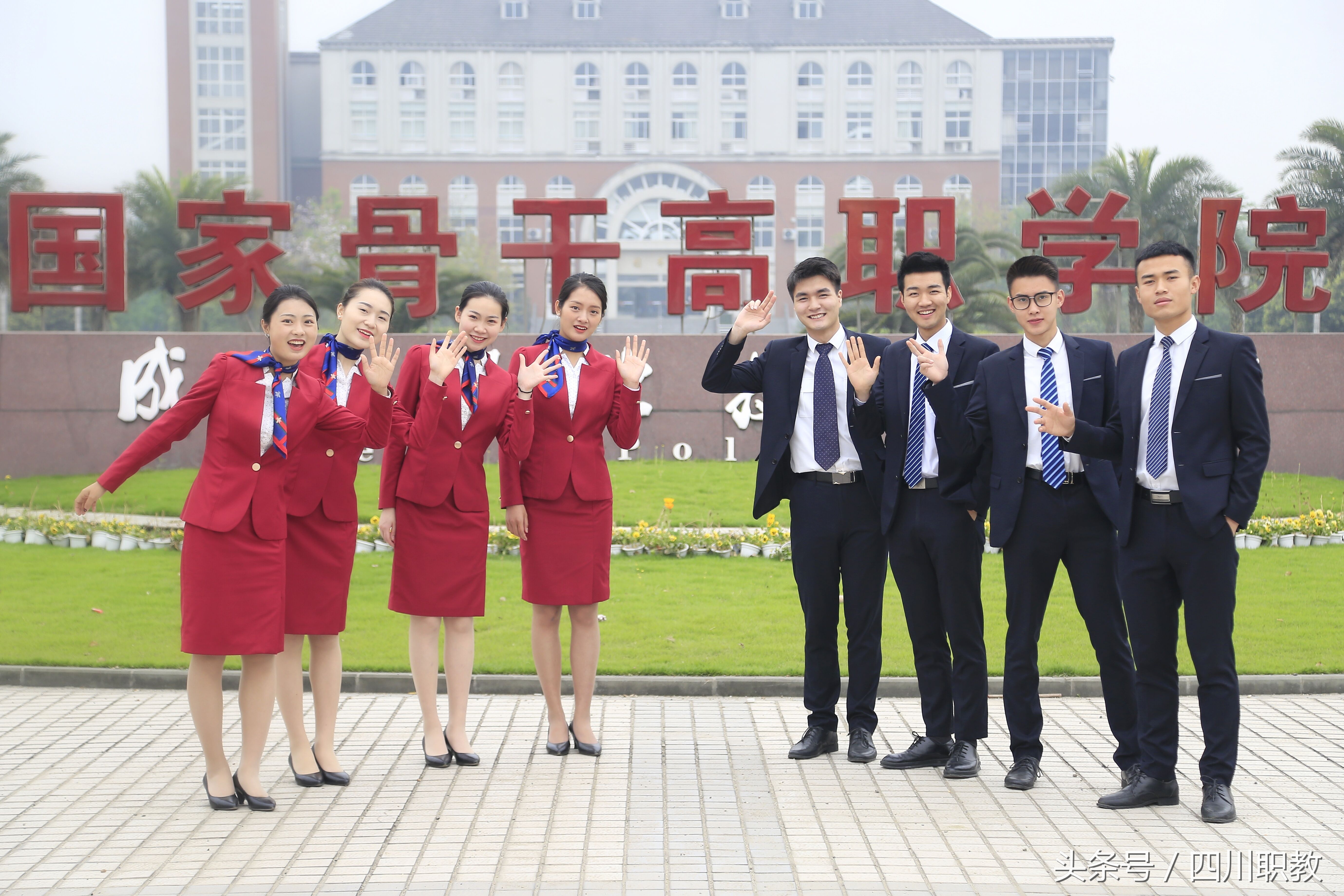 成都职业技术学院开始招收空中乘务专业了，小姐姐要注意