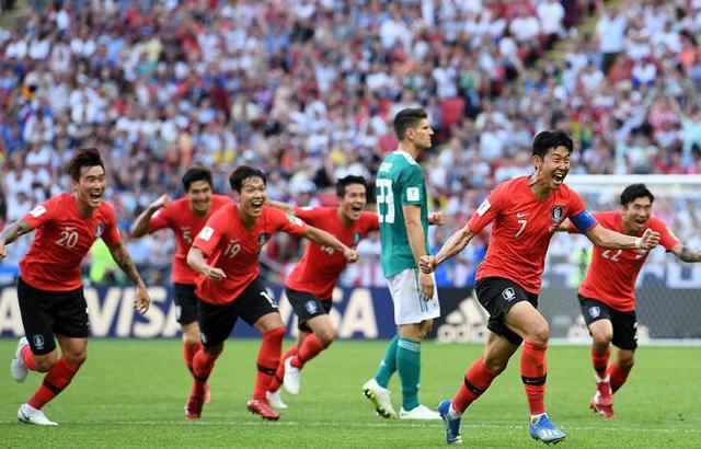 世界杯韓國對德國2-0（韓國2：0戰勝德國隊，德國門將出擊被射空門，門將該不該出來？）