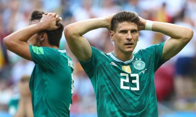 世界杯韩国对德国2-0（韩国2：0战胜德国队，德国门将出击被射空门，门将该不该出来？）