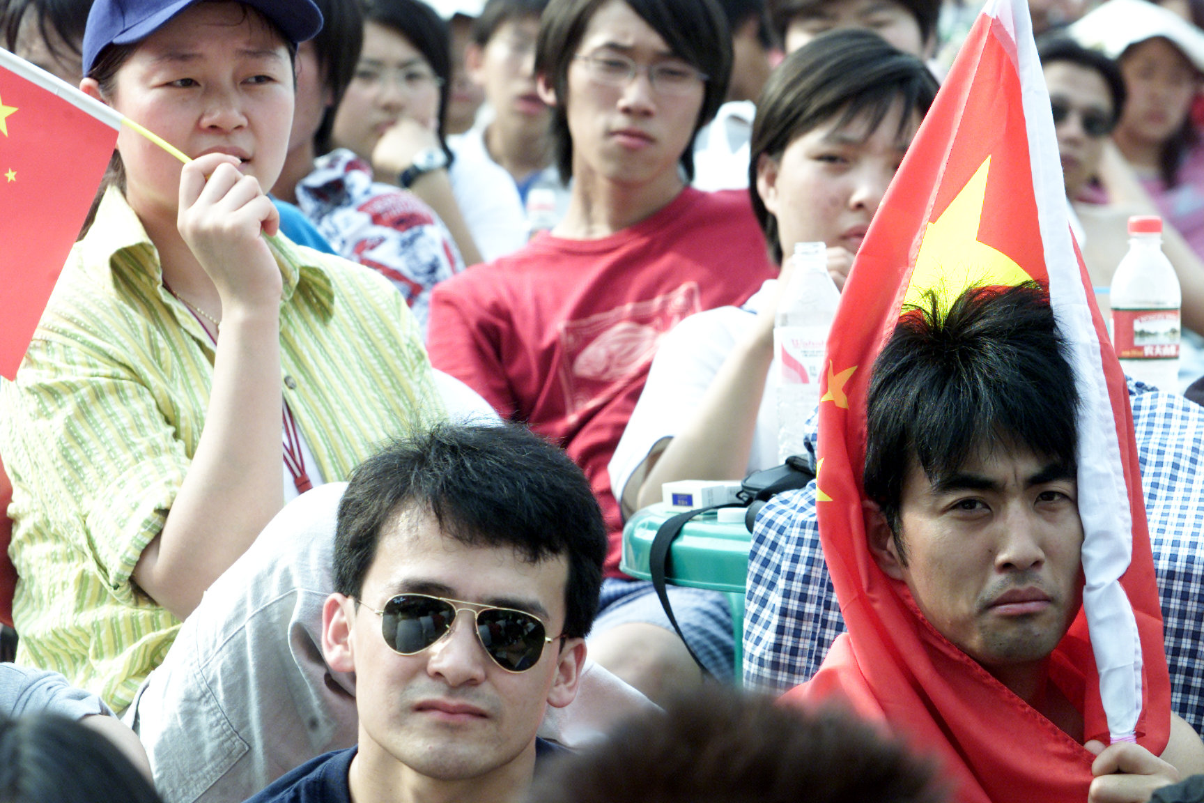 日韩世界杯第一场(硬盘深处：日韩世界杯 中国队首秀 不敌哥斯达黎加 球迷极度失望)