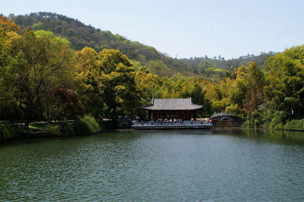 唐诗欣赏：孟浩然之《与诸子登岘山》，内含人生哲理，值得细品！