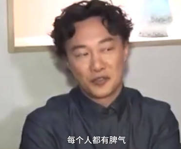 陈奕迅在世界杯现场吗(陈奕迅承认世界杯竖中指：人家比什么给我我就比给他)