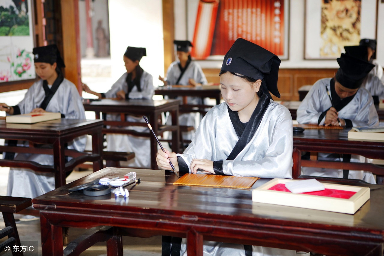 古代的状元放到现在是不是大学生？