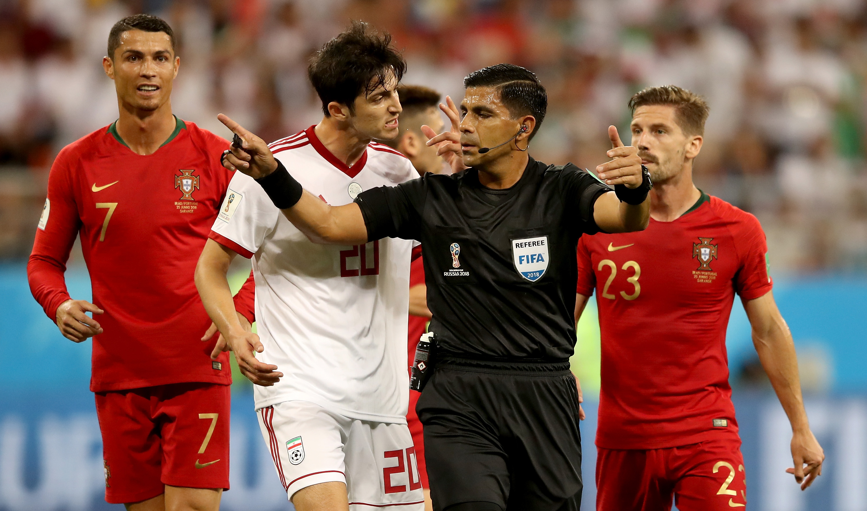 伊朗队退出世界杯(1天之内,两位伊朗中锋都宣布退出国家队,明年亚洲杯