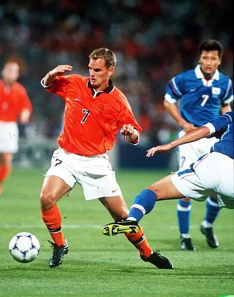 足球运动员报仇的方式真帅(冰王子的绝杀 戴维斯的远射，这届世界杯是荷兰队史最具观赏性！)