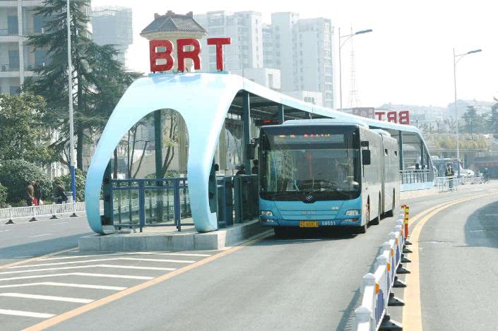 brt公交车是什么意思(BRT是什么？好多考过驾照的人都不一定知道)