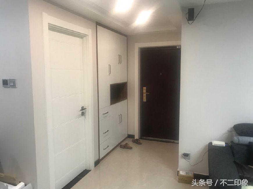 世界杯实况照片墙布置（老公装修为了方便看世界杯在电视墙做投影仪，完工后我懵了，晒晒）