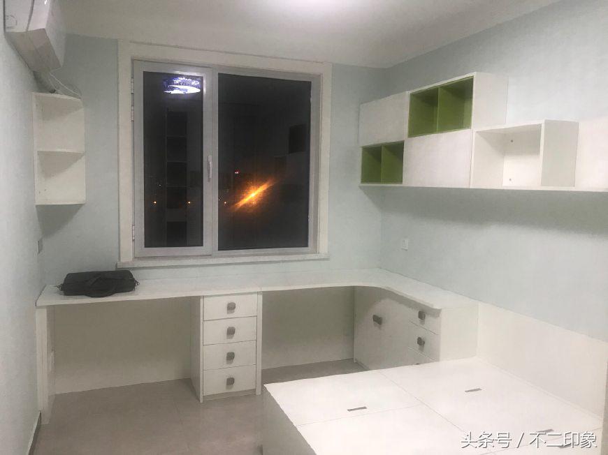 世界杯实况照片墙布置（老公装修为了方便看世界杯在电视墙做投影仪，完工后我懵了，晒晒）