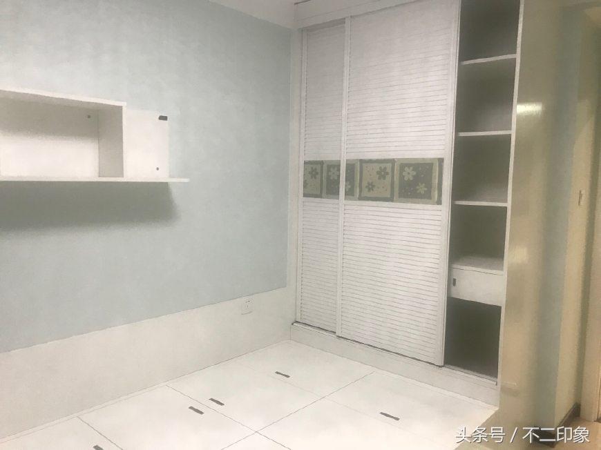 世界杯实况照片墙布置（老公装修为了方便看世界杯在电视墙做投影仪，完工后我懵了，晒晒）