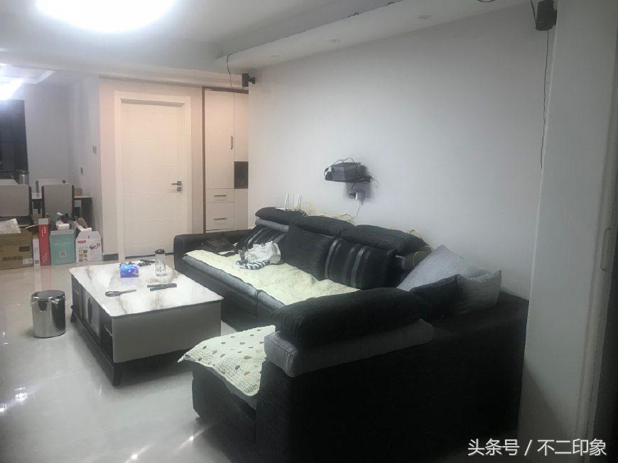 世界杯实况照片墙布置（老公装修为了方便看世界杯在电视墙做投影仪，完工后我懵了，晒晒）