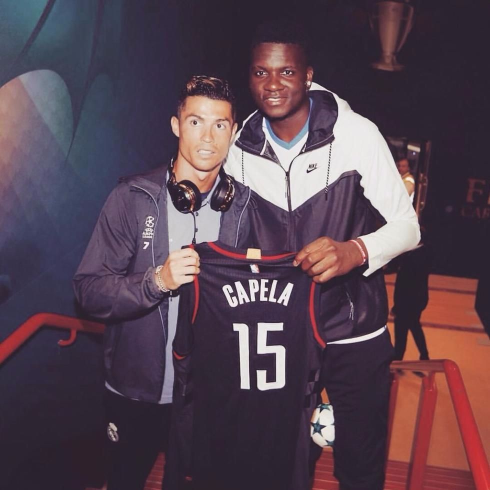 c罗在奥尼尔身边小鸟依人,合影威少笑容僵硬)