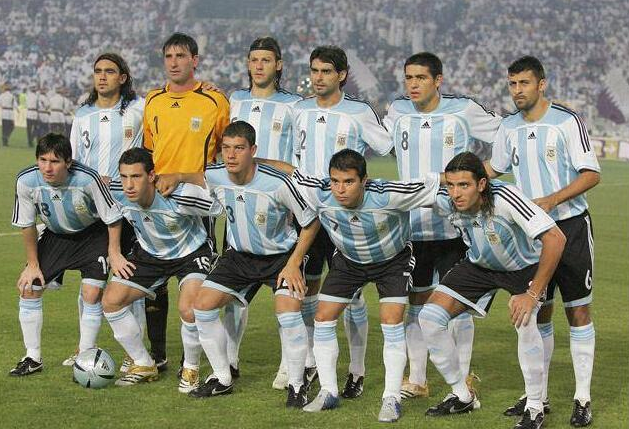 乌拉圭赢了多少次世界杯(获得过世界杯冠军的八个国家，第一个冠军是乌拉圭，巴西次数最多)