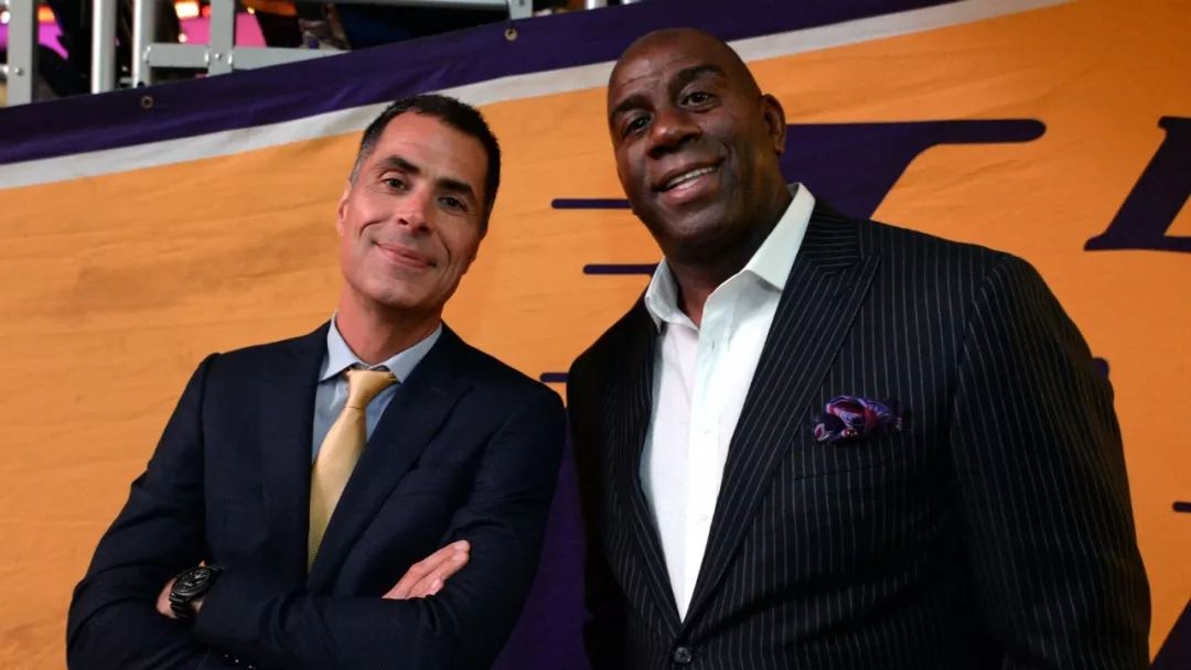 湖人巴斯家族(詹姆斯的十亿宣言和巴斯家族的拨乱反正简史)