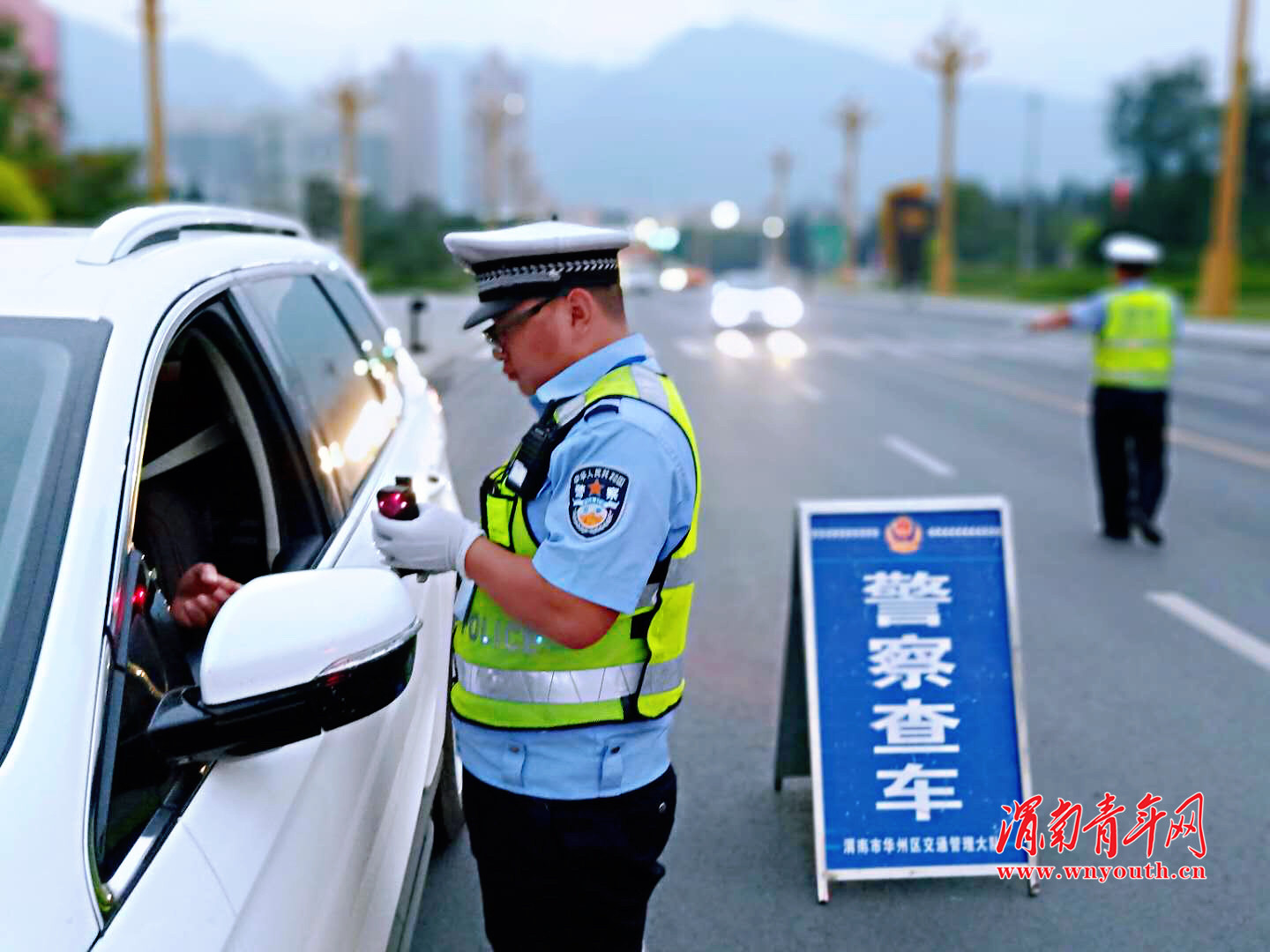 世界杯期间夜查不放松(华州交警城区中队世界杯期间夜查不放松)