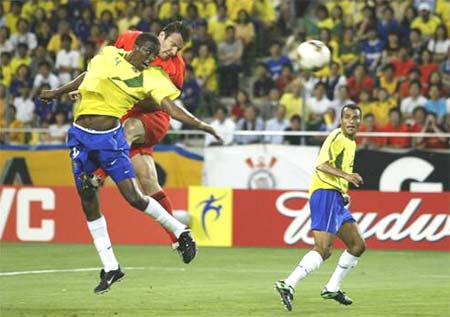 2002年巴西3R无坚不摧(16年一轮回！比利时黄金一代再遇王者巴西 02年险让桑巴军团出局)